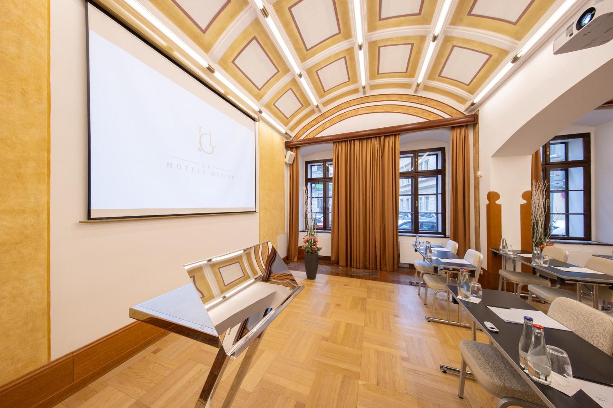 Majestic Plaza Отель 4*
