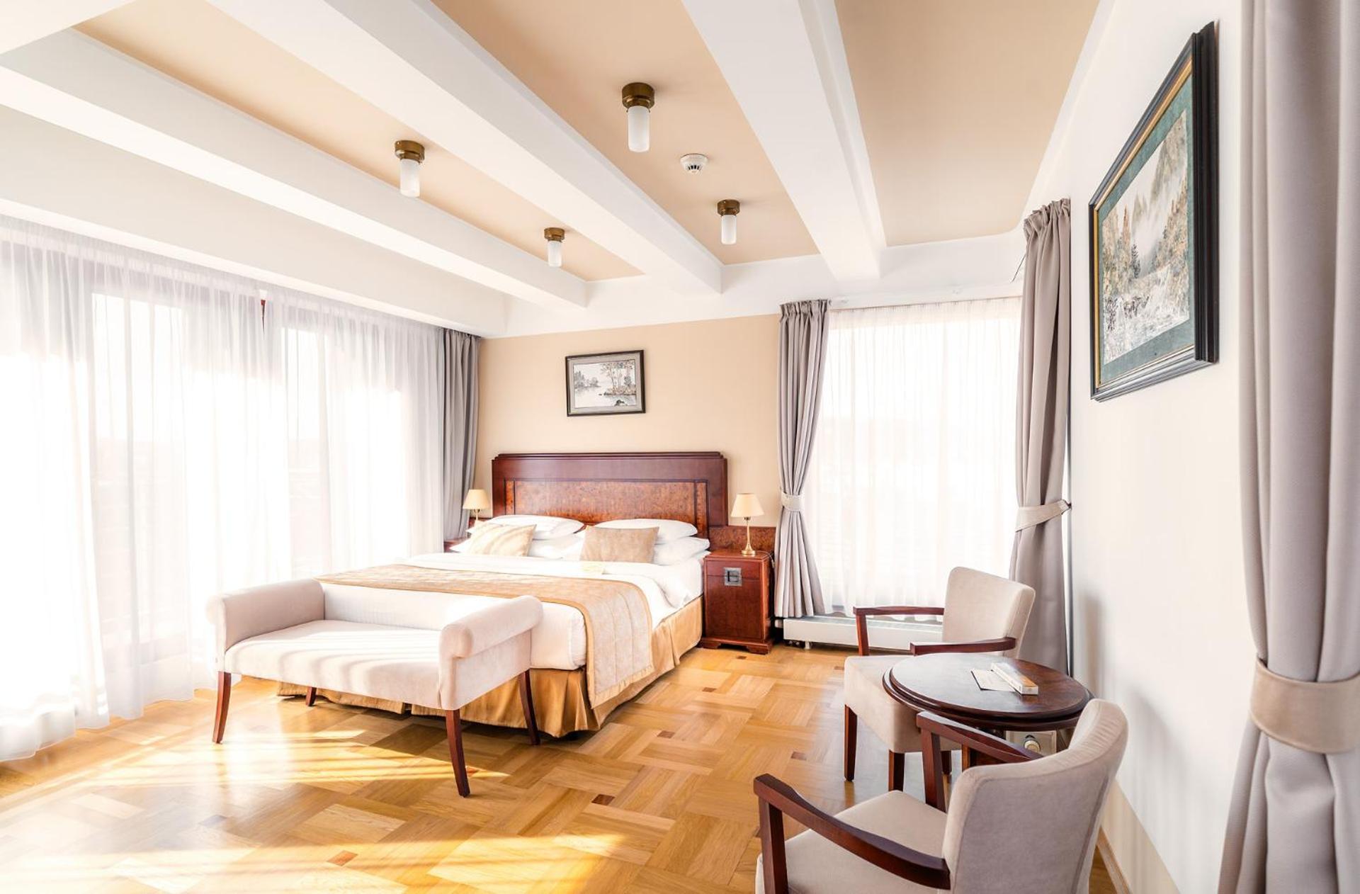 Majestic Plaza Отель 4*