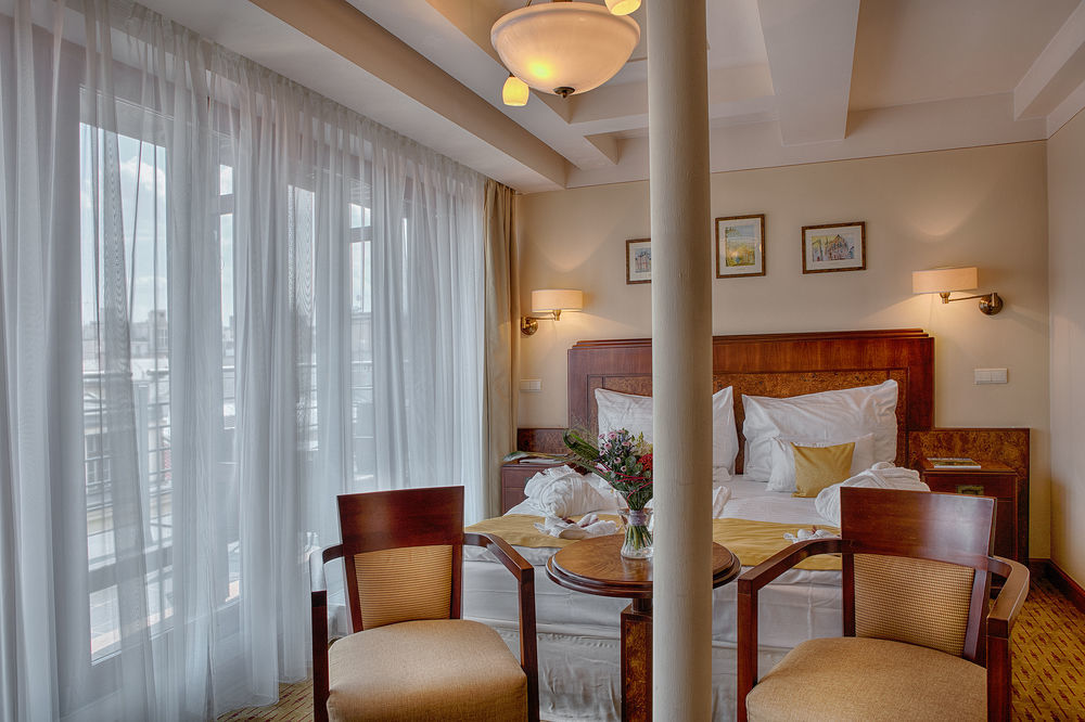 Отель Majestic Plaza 4*